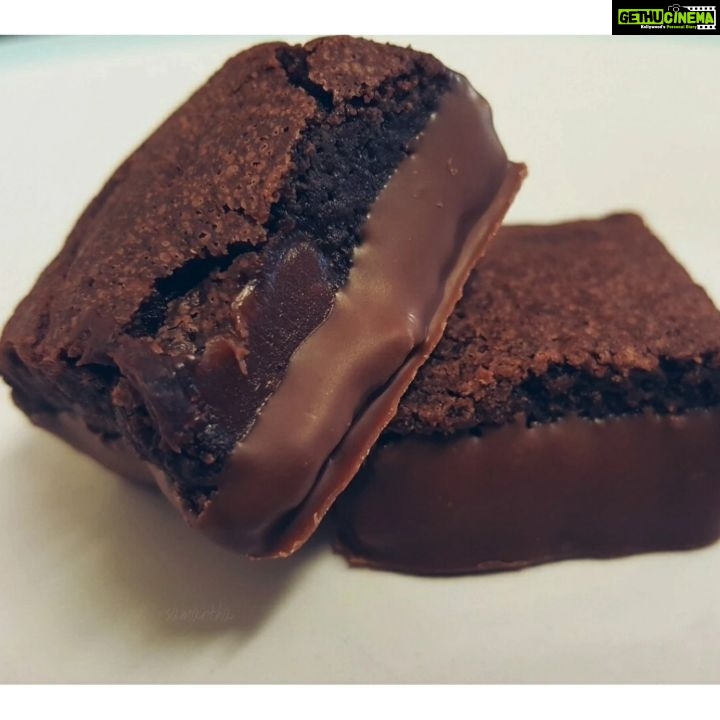 Sanam Shetty Instagram - WholeWheat Chocolate Cake 🎂 Ingredients for cake mix: Whole Wheat flour -150 gms Cocoa powder - 30 gms Brown Sugar - 100 gms Baking Powder - 1 tspn Baking Soda - 1 tspn Milk - 100 ml Thick Curd - 100 ml Coconut oil - 70 ml Egg - 1 Vanilla essence - 1 tspn Hot water - 50 ml (adjust slightly according to creamy cake mix consistancy) . Ingredients for topping: Chocolate compound bars (chopped into tiny bits) or Chocolate sauce . Preparation: * On the stove place a large nonstick handi or large cooker (or aluminium handi) on high flame and pour in two handfull of white salt (this is to avoid burning of the vessel bottom). . * Inside the vessel, place a steel stand or any small steel plate to give height. * Close the lid of the vessel fully and keep in medium flame for 20 mins (this is the replacement for oven preheat). . Cake mix Mix all the ingredients in the same order listed one by one. While blending properly with a manual egg whisker/beater or electronic egg beater starting with the flour first. Blend till you get a smooth creamy consistency. . Now pour the cake mix evenly into a greased cake mould container. (With butter paper optional). Place this container with the cake mix inside the pre heated vessel on the stand and close the lid immediately and continue on medium flame for 50 minutes. . Just ten mins before turning off the stove, add tiny chopped chocolate bars on the top evenly and close the lid back. . Once fully cooled, place a large plate over it and flip it to get the cake out. Flip the cake again back to get the chocolate topped side up. Healthy chocolate cake is ready! 🎂❤️ . You can replace chocolate bars topping with chocolate sauce as icing! #samskitchen #chocolatecake #novenbaking #happyweekend❤️
