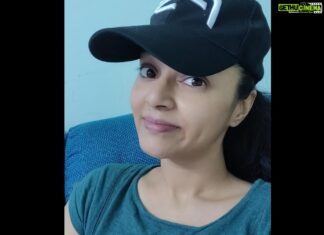 Sanam Shetty Instagram - Life is like looking for your phone. Most of the time it's in your hand! #liveit #beattheblues💙 #onelife #goodmorningfam