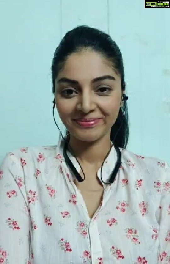 Sanam Shetty Instagram - Thanks friends for joining in and making it a fun session❤️❤️🤗🤗 . LOVE YOU ALL❤️😘 . #asksam #instagramlive #firstlivevideo😅❤️💭👯♀️