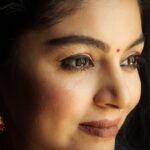 Sanam Shetty Instagram - VISION is the art of seeing what is invisible to others! ❤️ . PC @drx.photography ✨ . #upcloseandpersonal #jhumkis💕 #beautyinsimplicity #tamilponnu❤ #mondaymood