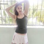 Sanam Shetty Instagram - Maalai neram, aana mazhaiyai kaanavilai😒🌧️ . #balconyshots📷 #breezyevenings #casualwear #nomakeup #nofuss #tgifridays