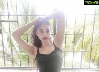 Sanam Shetty Instagram - Maalai neram, aana mazhaiyai kaanavilai😒🌧️ . #balconyshots📷 #breezyevenings #casualwear #nomakeup #nofuss #tgifridays