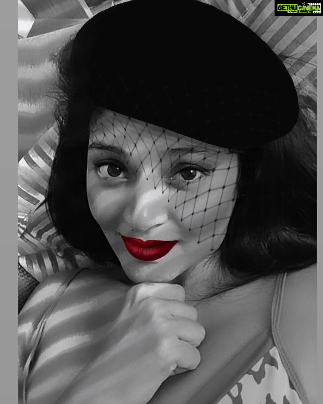 Sanam Shetty Instagram - Why bother with make up and styling when Insta has it all sorted? 🖤💋 . #justanothernightin #blackveil #instagramfilters❤️ #fullyfilteredselfie #goodnight🌙