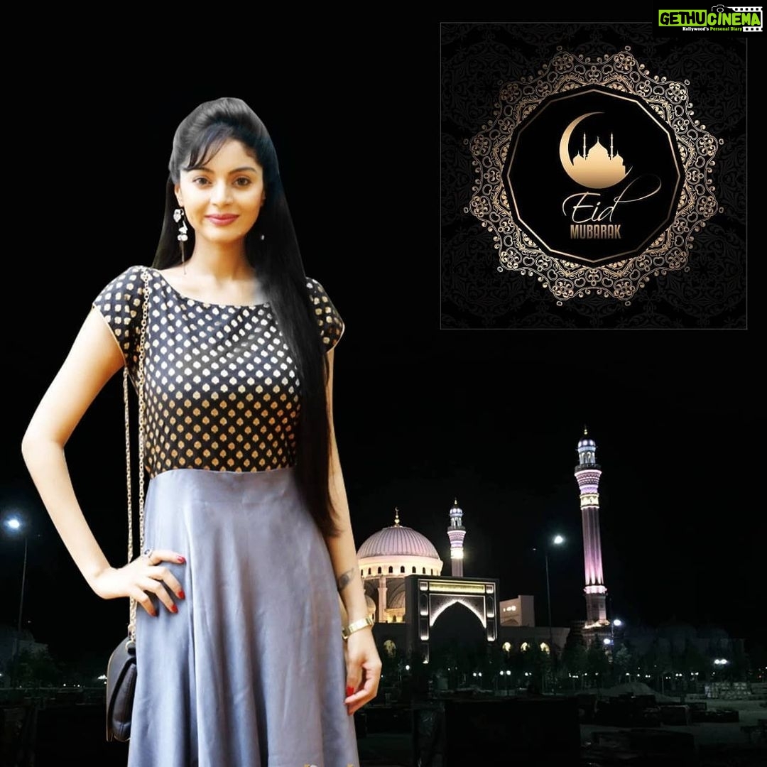 Sanam Shetty Instagram - Eid Mubarak to all my dear friends 💖✨ . Pic edit by @badrichennai . #eidalfitr #festivemonth
