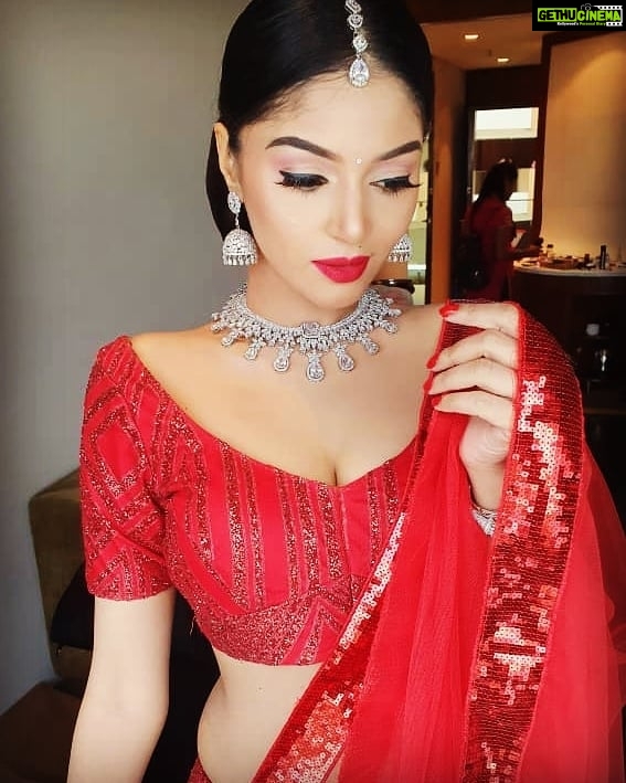 Sanam Shetty Instagram - HOPE but never Expect. Look forward but never wait! ❤️ . Series Red ❤️ shot by @suthanviran Concept and styling by @ardanaharanbridal Hair by Sasha . #colorofthenight #weekendvibes❤️ #hopeisalive