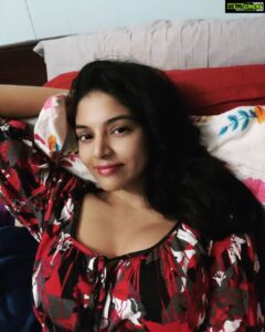 Sanam Shetty Instagram - Your Life is TODAY❤️! Yesterday is gone and tomorrow may never come! . #twilightmusings #nowisallyouhave❤️ #homesafehaven #goodevening💋