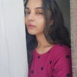 Sanam Shetty Instagram - Sometimes u don't get what u want cuz u deserve better. Trust the universe! ❤️ . #itsmondaybutitsok #nomakeup #whatsmakeupagain 😛 #polkadotslover⚪⚫ #twilightsaga #quarantinedgang