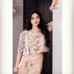 Sanam Shetty Instagram - The King won't show up until u get rid of the jokers!! ❤️ . Shoot for @yukbafashion . Bangalore #loveneverhurts #eatpraylove❤️ #tgifridays