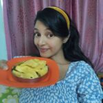 Sanam Shetty Instagram - Hey night owls😛 what u upto? . Midnight snack for me is Jackfruit 😋 my 2nd fav. 1st is always 🥭😋 . #whatsurfavfruit #midnightbinging #nightowls #sleepypost #goodnightpeeps😴