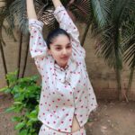 Sanam Shetty Instagram - Just a lazy afternoon stretch 🥱 . It's ok to feel aimless and do nothing constructive some days during this quarantine😛🤟 . This is for myself and friends who are feeling anxious about the sudden lockdown and lack of work, money, movement, socializing, and worries about the work situation after lockdown ends. We are all in this together. We shall make the best of it now by resting our minds to emerge fresher and full of new ideas for the year ahead! 😎❤️ . What's weighing on your minds peeps? . #anxietyawareness #belazydaisy #takerest #loveyourbodynow #mindrecharge #fightingcoronatogether