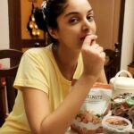 Sanam Shetty Instagram - Find someone who drives u nuts and loves u to bits! ❤️❤️ . Choosing my post dinner snack wisely with these dried hazelnuts and figs😋 . #nuttyaffair🥑 #nutsbinging #healthysnacking #goodnightpost🌙 #watchurweightfood