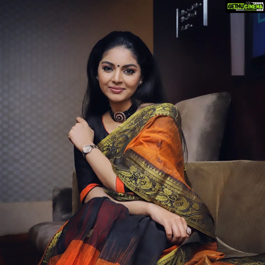 Sanam Shetty Instagram - Don't limit your challenges. Challenge your limits. Clicks @vivid_impressions__ Ganesh MUH @yuartistrystudioz Uma Jewellery @chennai_jazz Location @hiltonchennai #traditionalthursdays #orangerush #9yards π§‘π€