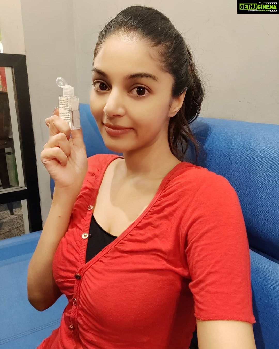 Sanam Shetty Instagram - COVID 19 - The virus that has brought the world to it's knees ! This Pandemic is spreading at alarming rates across the globe which is unfortunate. Appreciations to the governments of several nations and cities of India for curing affected patients. And yet we are not any closer to eradicating the virus itself. So let's be prepared for the long run and stay united in spirit! . . It's time to take the safety measures seriously without feeling awkward for the best interest of us, our loved ones and everyone around us. . * Avoid huge public gatherings * Use hand sanitizers * Wear masks outdoors especially if u have symptoms of cough, cold * Please get the test done at a government hospital if u feel u have the initial symptoms persistent for more than couple of days (cold, fever, breathlessness..) * Avoid travel whenever possible * Maintain personal hygiene as a general rule . . Plz feel free to share any other useful info in the comments section. Stay safe my dear friends đ¤â¤ď¸ . . #coronavirus #covid19 #letsnotpanic #followsafetyrules #staysafeoutthere #unitedinspirit #prayerstoall