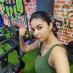 Sanam Shetty Instagram - Hustle for that muscle🤘 #guessmygym😀 #mondaymotivation💪 #nevertoolate #soundbodysoundmind❤️ #gettingthereslowly #morningface #nofilters #mindonamission
