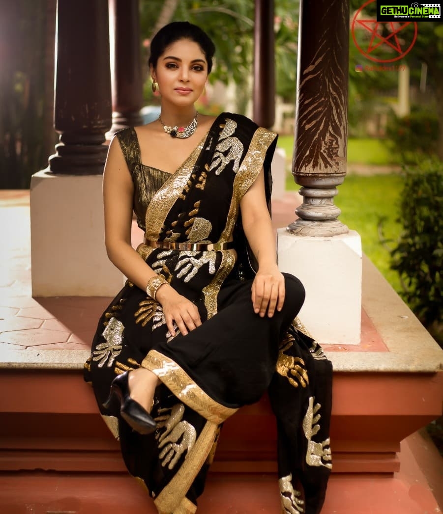 Sanam Shetty Instagram - Doubt kills more dreams than failure ever will - Take the chance 🖤 Black Gold concept clicks by @rahuldev1177 Wardrobe @fashionloungechennai Stylist @monasehulshah Mua @fashion_love_pout @agenerous_glam_ @makeovers_by_ranjitha @promakeup_bridal_studio Shoot location @greenmeadowsecr #wildwednesdays ✨ #blackgold #shootdiaries🎥 #fashionphotography #rahuldev1177 #monasehulshah #promakeup #sanam #sanamshetty #indianmodels #southindianactress #kollywood #tamilactress #tamilcinema #greenmeadows #madrasfashion