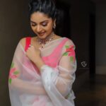 Sanam Shetty Instagram - Happy Weekend peeps ❤️ Clicks @vivid_impressions__ Ganesh Styling @monasehulshah Wardrobe @fashionloungechennai MuH @yuartistrystudioz @promakeup_bridal_studio Jewellery @chennai_jazz #whiteweekend 🤍 #eventstyling