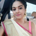 Sanam Shetty Instagram - Vanakkam nanbas🙏🤗 Wedding look today! 👸 #midweekpost💖 #weddingseasons #whitepattusaree #goldjhumkas