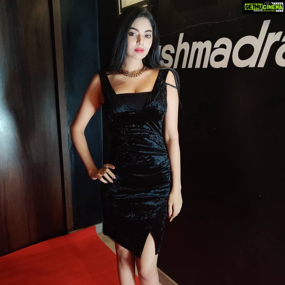 Sanam Shetty Instagram - Felt great socializing after ages..meeting friends..thanks for the invite @satishjupiters sir π€π€ @shirokin.india Much needed weekend vibes!π€π€ My new Black Velvet dress by @impressionsblr π #jupiterevents #weekendstyle #goodnightpost