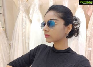Sanam Shetty Instagram - Taking a moment between shots! Shooting for the brand new @diadembridal store, Nungambakam today ✨✨👗👗 Thank you @scindrella mam🤗✨ #sundayshoots📷 #workmodeon #happysundayeveryone Nungambakkamm
