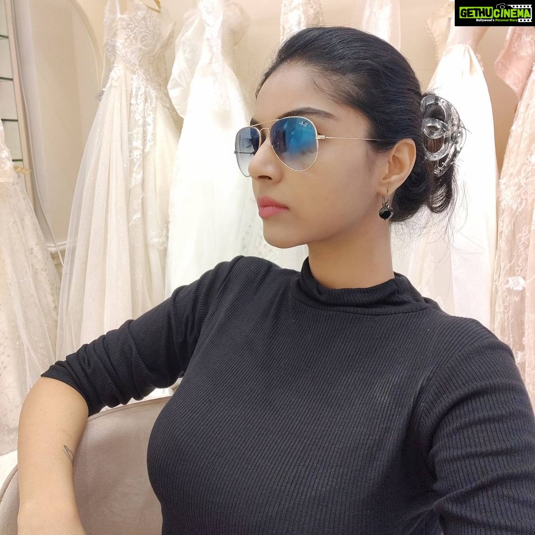 Sanam Shetty Instagram - Taking a moment between shots! Shooting for the brand new @diadembridal store, Nungambakam today ✨✨👗👗 Thank you @scindrella mam🤗✨ #sundayshoots📷 #workmodeon #happysundayeveryone Nungambakkamm