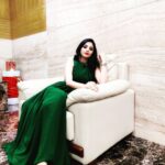 Sanam Shetty Instagram - Beauty begins the moment you decide to be yourself ! 💚 Dress by @adhiktha_by_sn Thanks u dear Sadhana🤗 MUH @uma_mua_hairstylist 💅 #emeraldgreen #pleatedgowns #takeabreak #beurself❤ #mondaymood
