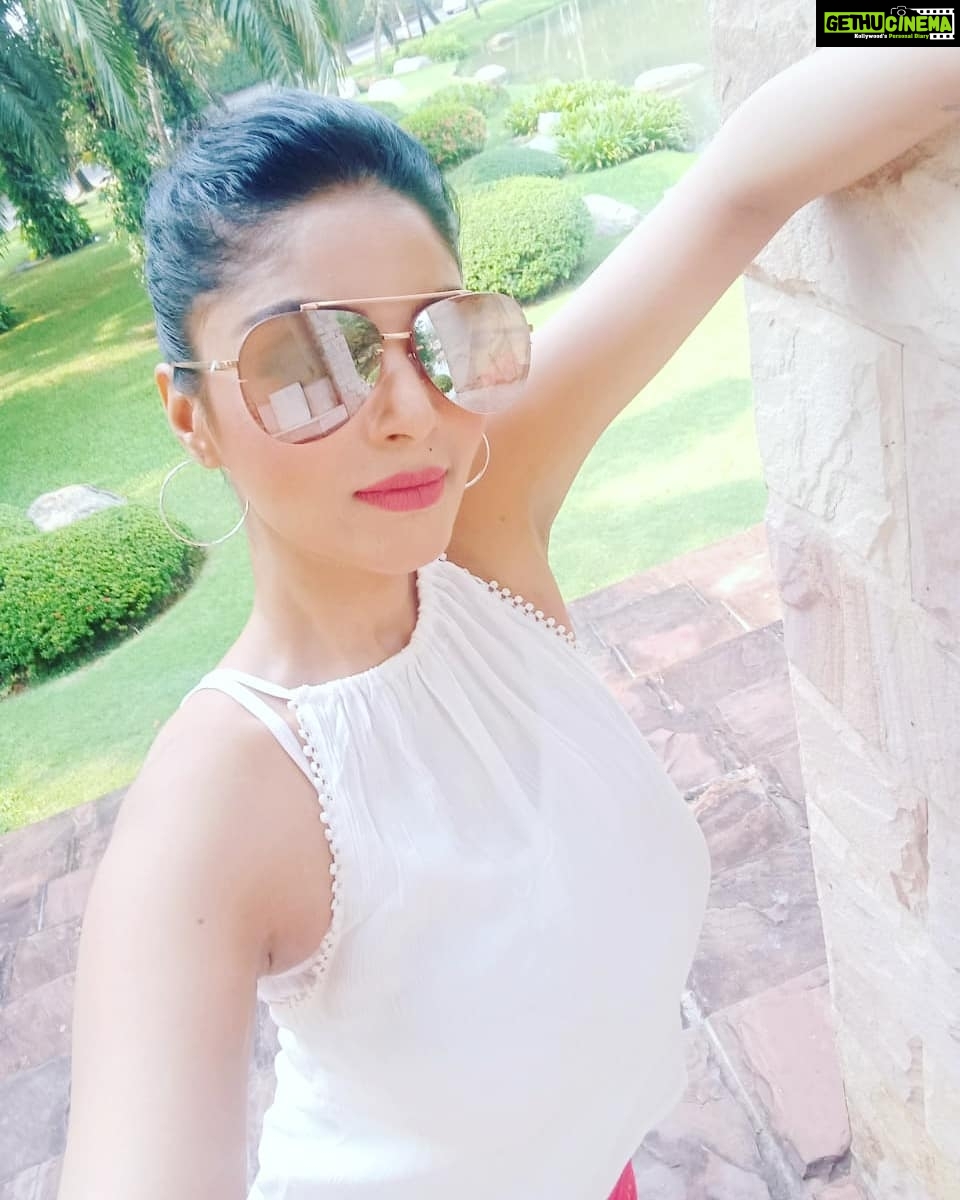 Sanam Shetty Instagram - SWADEKA❤️🙏 Happy Sunday peeps❤️✨✨ #greenglory 💚 #backtouniversitylife🤓📚 #thailand🇹🇭 #adshoot🎥 #worksundays Assumption University (ABAC) Bangna Campus