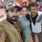 Sanam Shetty Instagram - Woohoo !!🤘🤘Travel buddies 🤗🤗 Pleasant surprise to meet Actor @harish_kalyan and @markandeyandevarajulu Deva sir . #airportdiaries✈️✈️ #funwithfriends❤️ #thailandtravel Chennai Interernational Airport