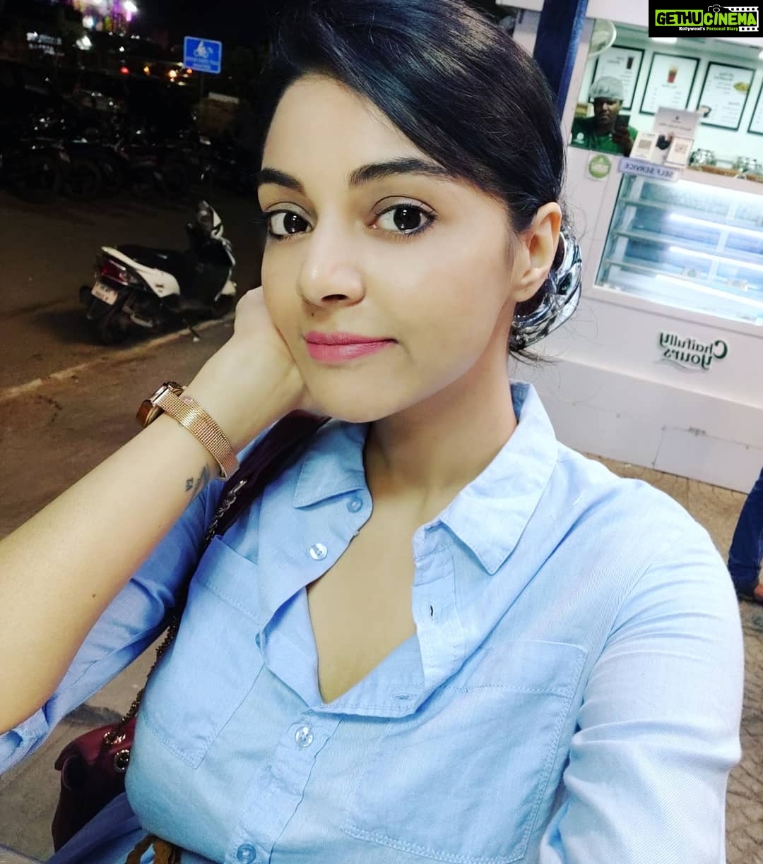 Sanam Shetty Instagram - Good morning peeps💙 #bessy #happysunday💞 #warmweekends Bessy Beach