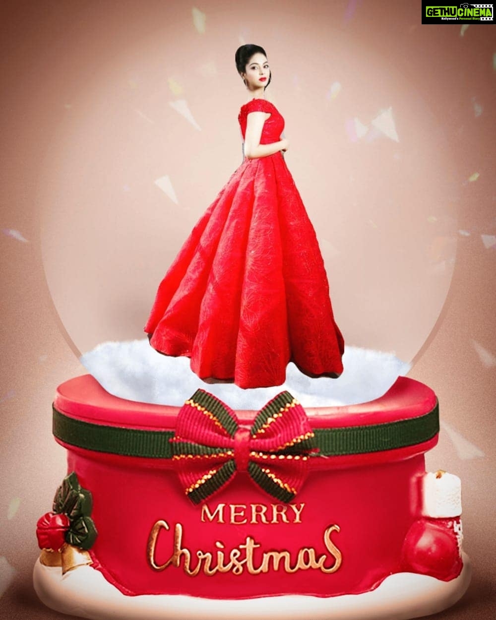 Sanam Shetty Instagram - Wish u all a very Merry Christmas my dearest friends and my Instafam❤️❤️💚💚🌲💮✨🌟 A day to cherish the most precious gifts life has bestowed - Love, Family n Friends ❤️❤️ Tnx so much for this cute edit dear Sushma 😘😘 #gratefulheart #merrychristmas #loveandlighttoall Chennai, India