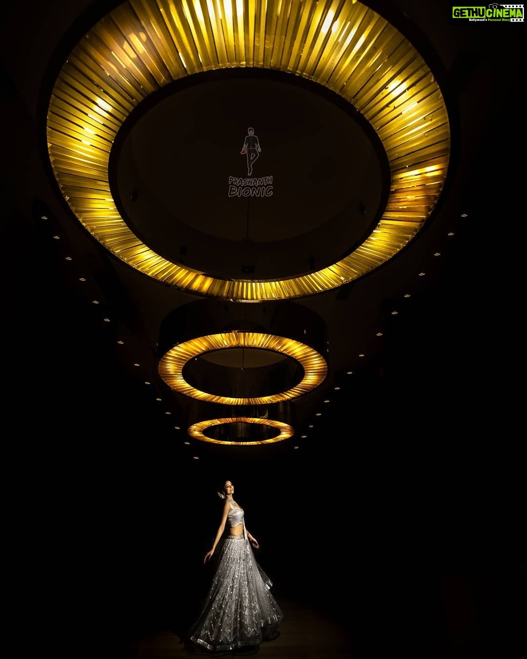 Sanam Shetty Instagram - It is in the darkest skies that u see the brightest stars ! π This stunning collection shot by @prashanth_bionic ππ The lovely silver bridal lehenga created by @shyn_fascino @fascinodresses_by_shinyanto β€π€ MUH by @makeupartist_yakshi π€ Accessories by @chennai_jazz π€ #bridalshoot π₯ #uniquethemes Novotel Chennai OMR