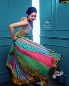 Sanam Shetty Instagram - Time to kick out everything that has drained u out! 🤘 Time to start paving way for a new you !❤ Photography :: @bricabrac.in Brand :: @sankalptheboutique H&M :: @vaishuzmakeover #newyearnewu #adshoot🎥 #bridalcollections #conceptshoot