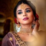 Sanam Shetty Instagram - Delighted to shoot for the beautiful bridal makeover by @yorazbeautylounge 💕🎀 MUH by Rajeshwari👏 Clicks by Sasi 👏 Thanks a lot dear Haran @ardanaharanbridal for the kind reference 🤗🤗 Thanks a lot Yohan for the perfect arrangements 🤗👍 #bridalshoot #malaysiacalling🇲🇾 #yorazbeautylounge #tamilbrides Ampang, Kuala Lumpur