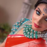 Sanam Shetty Instagram - Privileged to shoot with one of Malaysia's best photography teams Golden Dreams GDU🤗❤ Huge thanks to Haran 🤗🤗 Photography - @golden_dreams_gdu Make up - @ardanaharanbridal @hariharanarasu Hairdo - @dharmen_sha_dave Saree - @nilasilksstudio Blouse - @zeesrajasthani Flowers - @apsweddinggarlands #internationalshoot #uniquebrides #malaysiacalling🇲🇾