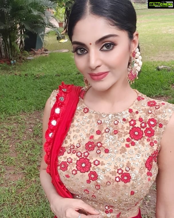 Sanam Shetty Instagram - Few clicks from the Audio Launch of Ethirvinayatre todayππ With @dr_alex_film @anithaalex007 mam π€π€ Wearing a Burgandy Velvet Dress by @studio149 tnx so much dear Swati and Vaishali ππ Accessories by @chennai_jazz MUH by Uma @makeupartist_yakshi PC by Gany Krish @vivid_impressions__ #Ethirvinayatre #audiolaunch #goodnightpost β€