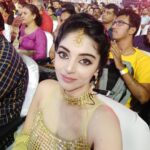 Sanam Shetty Instagram - One of the most magical evenings ever !! ❤❤ ❤❤❤❤ Honoured..humbled..deeply inspired .. To dream higher..to work harder..to enjoy the journey.. The journey is everything..destination is a myth ❤❤ #60yearsofkamalhassan #starrydreams @vijaytelevision #followurheart❤