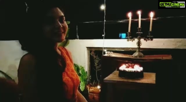 Sanam Shetty Instagram - What else do u wish for when u have so much love from the people who care for u and stand by u? β€β€ Thanks for the beautiful cake Rahul @sindhukruthika1 Karthik @neerjabose π€π Video shot by @rahuldev1177 π€ Thank u all my dear friends and family for ur warm wishes π€β€ #birthdaygirl #loveandlight #gratefulheart