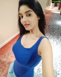 Sanam Shetty Instagram - When the World says 'Give Up'..Hope whispers 'Try it One More time!' 💙 #hopealwayswins #starsshineinthedarkness✨🌠🌌💫