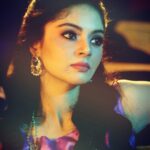 Sanam Shetty Instagram - There are people who could hear u speak a thousand words but still not understand u.. And there are people who dont need any words from u cuz they understand ur heart ! ❤ Candid shot by @tigersachi 😊👍 #mytribemyvibe #letthefakesgo