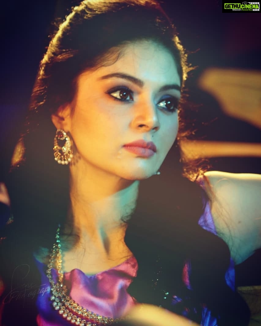 Sanam Shetty Instagram - There are people who could hear u speak a thousand words but still not understand u.. And there are people who dont need any words from u cuz they understand ur heart ! β€ Candid shot by @tigersachi ππ #mytribemyvibe #letthefakesgo