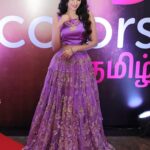 Sanam Shetty Instagram - Never let the things u want make u forget the things u have ! ❤ My fav capture from the Galatta awards event. Shot by Gany Krish @vivid_impressions__ 👍 Beautiful lavender skirt n crop from Shiny's new bridal collection @shyn_fascino @fascinodresses_by_shinyanto 🤗 MUH by Uma @makeupartist_yakshi Gold necklace borrowed from mom 😘 #dontforgeturpeople #lavenderlove #galattanakshatraawards2019