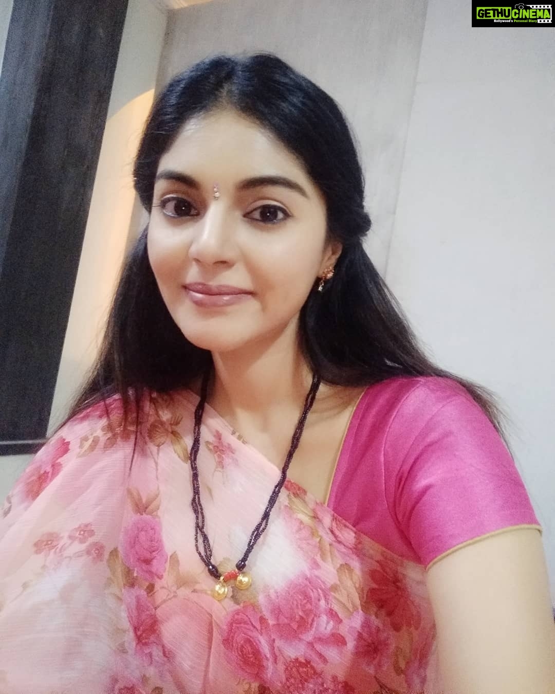 Sanam Shetty Instagram - Everytime I get to play a bride or married girl in my ads/films...it makes me wonder if marriage is indeed as beautiful as it seems! Someday if I do take the huge risk of ever getting married this quote would be my motto: 'A perfect marriage is between two imperfect people who refuse to give up on each other no matter what!' ❤ What's ur favourite marriage quote peeps?🤗 #waitingformyman #happymarriages #longlastinglove #shootselfie #happysunday😘