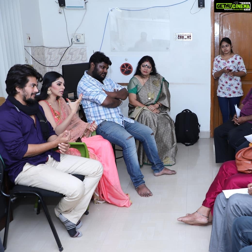 Sanam Shetty Instagram - At the Title Launch of my latest film ETHIRVINAYATRE ππ With actor - director Dr. Alex @dr.alexander_mathew, Ilamai sir, Producer Anita mam @anithaalex007, PRO Kumaresan sir ππ (Swipe for more pix) Styling by Saadhana @adhiktha_by_sn MUH by Uma @makeupartist_yakshi Clicks by Gany Krish @vivid_impressions__ Hearty Congratulations and Best Wishes to the whole team π€π€ #Ethirvinayatre #titlelaunch #pressevent #bestwishes