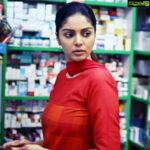 Sanam Shetty Instagram - New working stills from #oomaisennaai Tamil Film. Director #ArjunanEkalaivan @arjunanekalaivan @lifegoesonpictures @aneja.arjun @vikram.kall #MichaelThangadurai @michael_thangadurai #SanamShetty @sam.sanam.shetty @cutbycut24 @muzik247in @a._john_pro @sairam_krishnan @actionje #intheatressoon 🍿