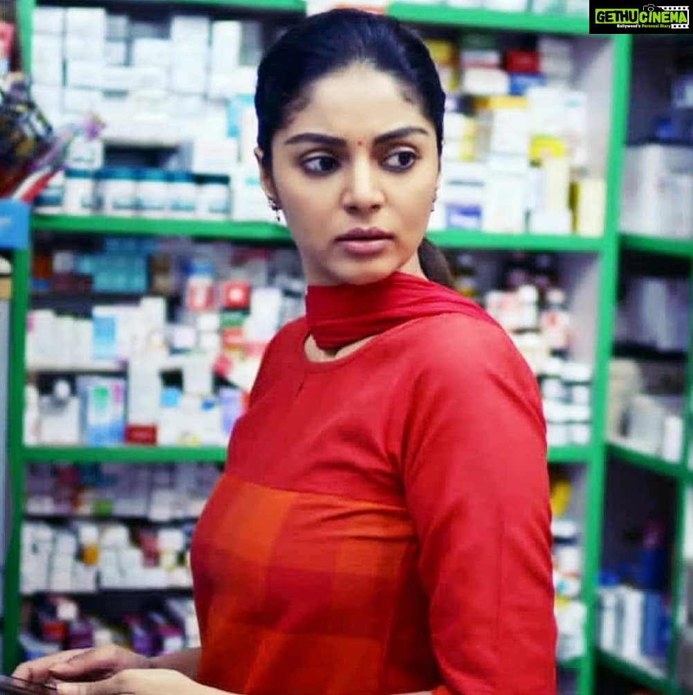 Sanam Shetty Instagram - New working stills from #oomaisennaai Tamil Film. Director #ArjunanEkalaivan @arjunanekalaivan @lifegoesonpictures @aneja.arjun @vikram.kall #MichaelThangadurai @michael_thangadurai #SanamShetty @sam.sanam.shetty @cutbycut24 @muzik247in @a._john_pro @sairam_krishnan @actionje #intheatressoon 🍿