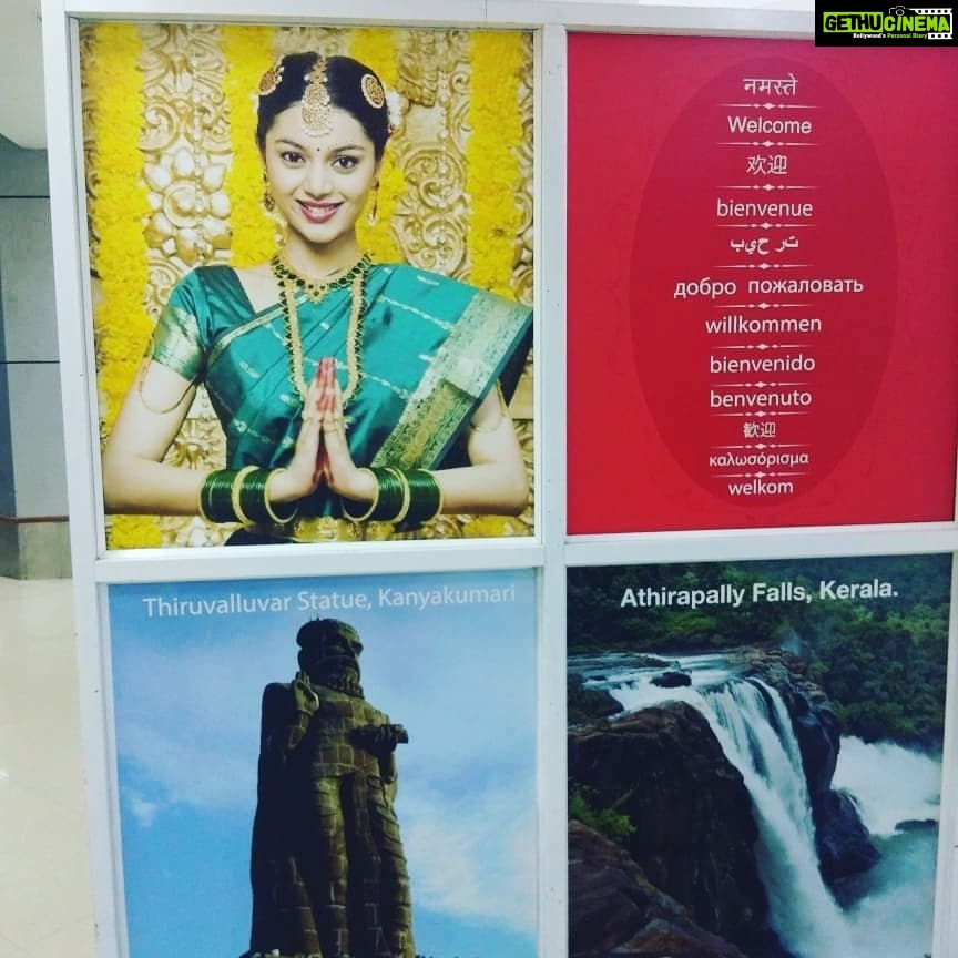 Sanam Shetty Instagram - Spotted at Chennai Airport 🙂 One of my earlier shots clicked by @karthiksrinivasan007 👍 Early nighter for me. Gn peeps❤ #modellinglife #chennaiponnu #matrimonialshoot #airporthoarding