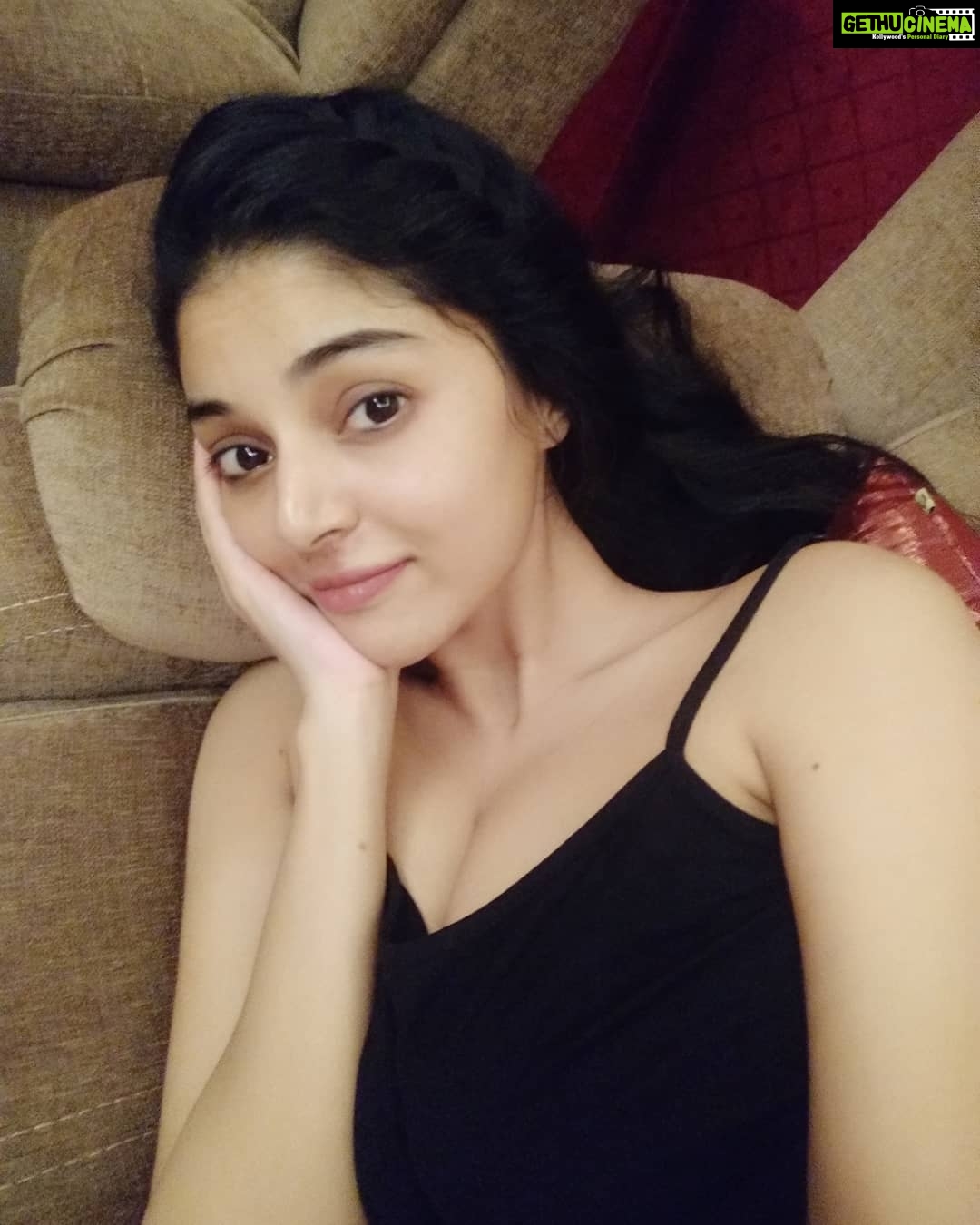 Sanam Shetty Instagram - Too lazy for a quote 😴 Gimme ur best quotes guys🤔 i mite steal it if i luv it 😄❤ #lazyweekends #moresleep #nomakeup #nofilterskin