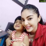 Sanam Shetty Instagram - Cant get a better picture to end the day on a happy note!! ❤👧❤ Baby Lala really brought a big smile on my face❤❤ Thank u dear Sylvia @dorathy_sylviasandy #lalaarmy #goodnightkisses💋