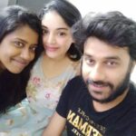 Sanam Shetty Instagram - My sweetheart friends..my support system..and my crazy Bigboss viewing company 😎🤗🤘 (they have tolerated me ever since bigboss started and cant wait for it to end 😜🙆) @sindhukruthika1 Karthik @rahuldev1177❤❤❤ #funwithfriends❤️ #midweekparty #bigboss3 Bessy Beach