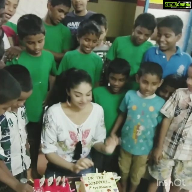 Sanam Shetty Instagram - The day may end but these warm wishes from everyone will forever be there for u @tharshan_shant ๐ค๐ค Hope this was ur best ever birthday surrounded by ur friends and family and the whole world who rejoiced in ur celebrations ๐๐๐๐๐ HAPPY BIRTHDAY THARSHAN !! Be happy. Be smiling. Be you.. always๐ #kaakumkarangal #innocence #purelove #birthdayboy๐ #stayblessed #bigboss3 #tharshanarmy #vijaytelevision #vijaytv