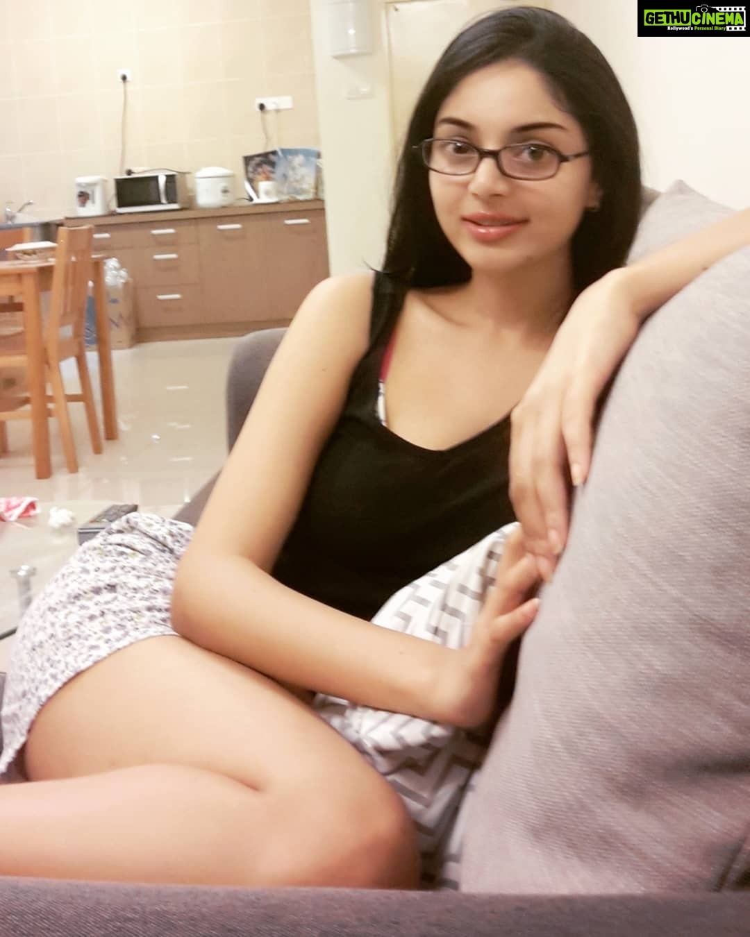 Sanam Shetty Instagram - Change ur priorities and u change ur life! ❤🤗🤘 #goodmorningquotes #mynerdyself🤓